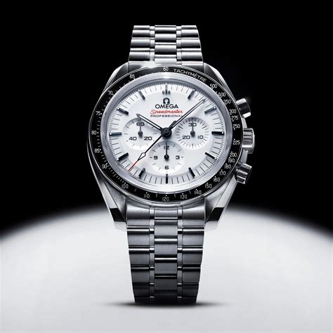 omega white Speedmaster daniel craig